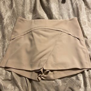 Creme skort